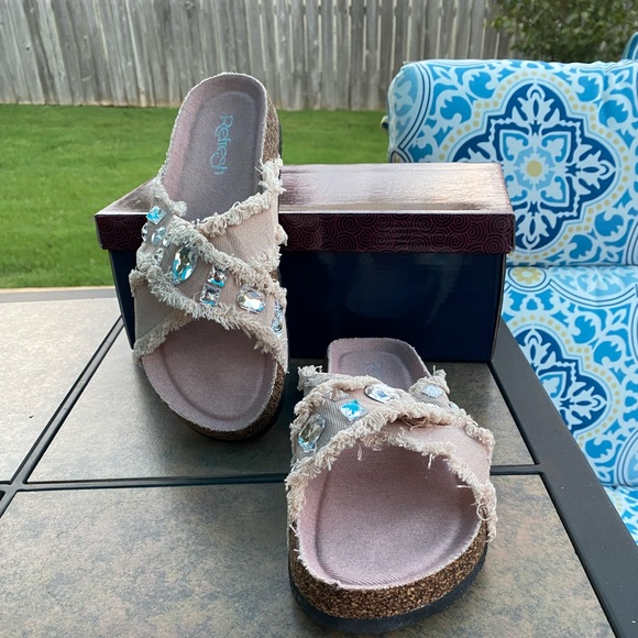 NIB CASUAL MAUVE RHINESTONE FRAYED SANDALS - Picture 4 of 5